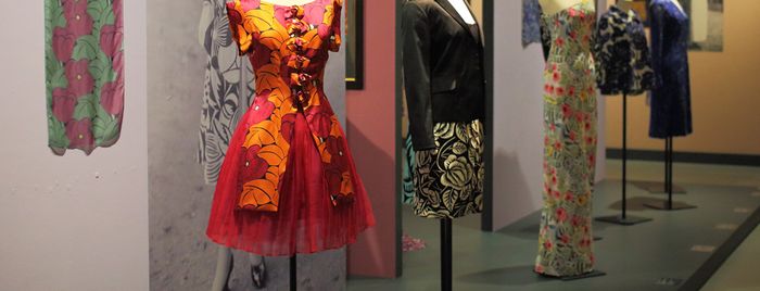 Tissus créés d'après des motifs de Raoul Dufy dans l'exposition "Raoul Dufy, les Années folles" © Pascal Perennec / Ville et Quimper Bretagne Occidentale