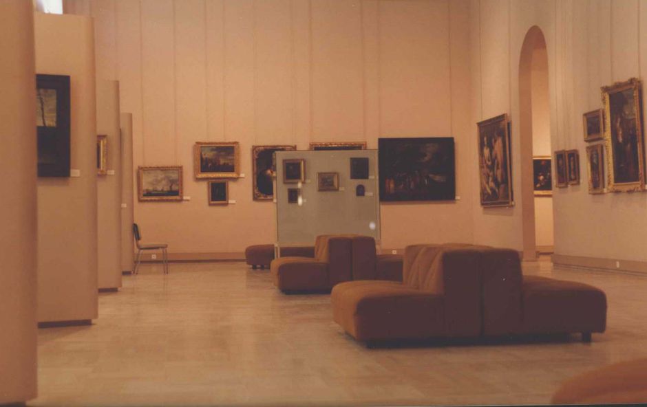 Salle après la rénovation de 1976 (Voir légende ci-dessous)