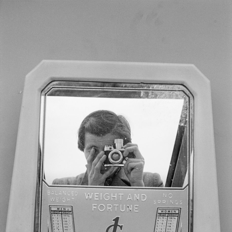 Vivian Maier (1926-2009), "Autoportrait", non daté, photographie © Estate of Vivian Maier, Courtesy of Maloof Collection and Howard Greenberg Gallery, NY (Voir légende ci-après)