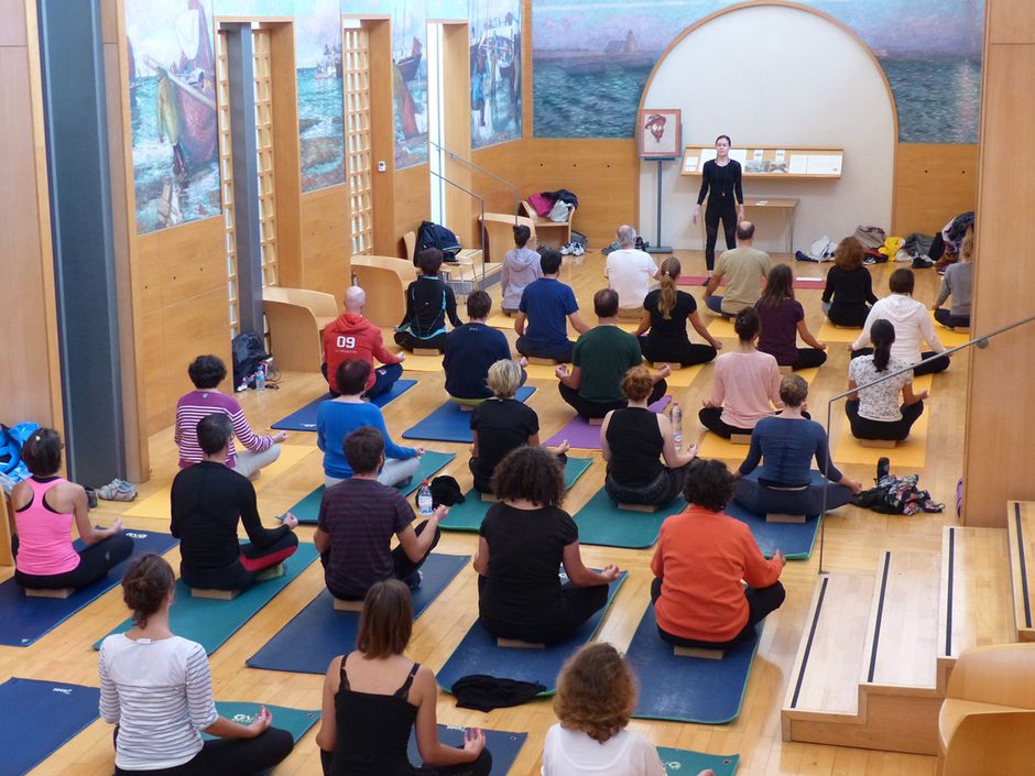 Yoga en salle Lemordant (Voir légende ci-après)
