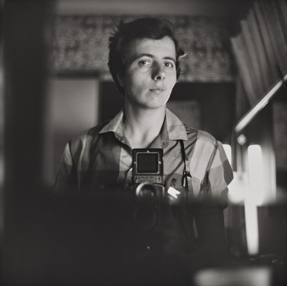 Vivian Maier (1926-2009), 'Autoportrait', 1959, tirage photographique en 2021 © Estate of Vivian Maier, Courtesy of Maloof Collection and Howard Greenberg Gallery, NY (See the caption hereafter)