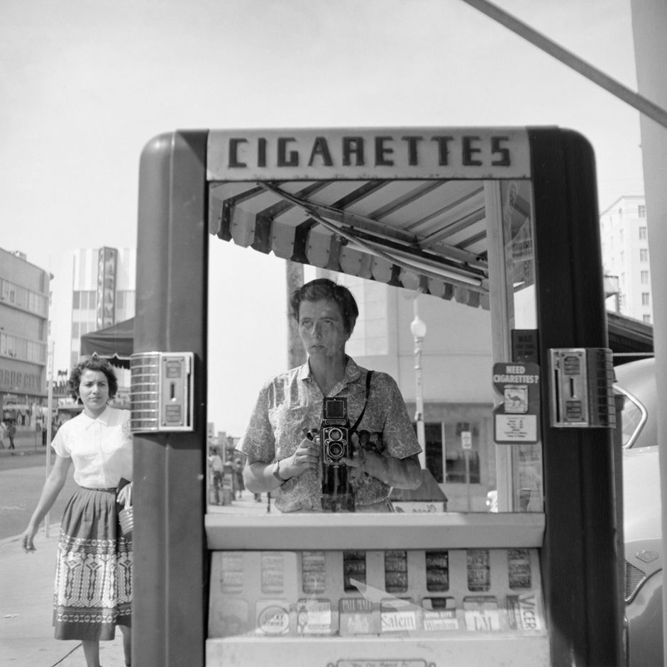 Vivian Maier (1926-2009), New York, 5 mai 1955, photographie © Estate of Vivian Maier, Courtesy of Maloof Collection and Howard Greenberg Gallery, NY (Voir légende ci-dessous)