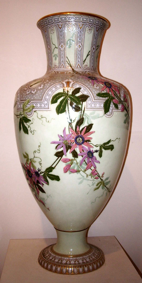 Vase d'Arezzo Clématite, 1892, porcelaine nouvelle, D.07-2-2 (Voir légende ci-après)