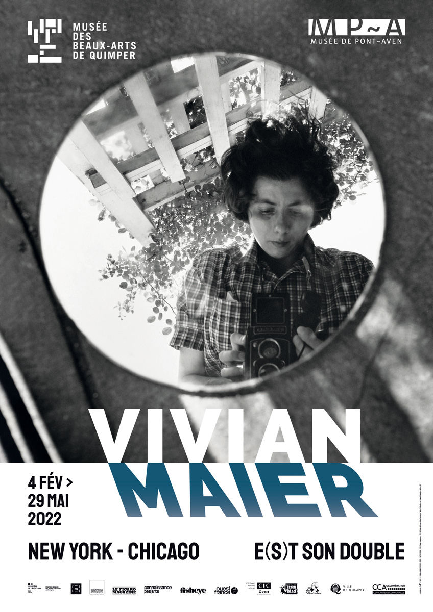Affiche de l'exposition Vivian Maier (Voir légende ci-après)