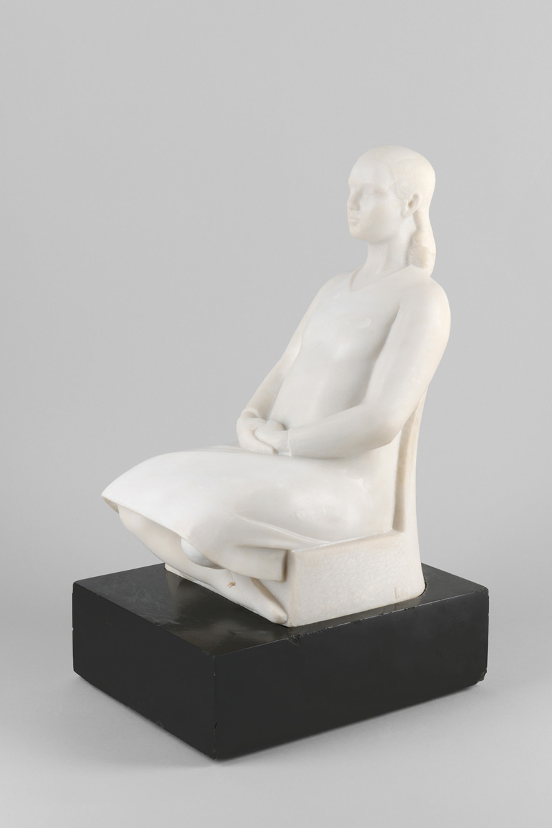René Iché (1897-1954) - "Femme assise [Hommage à Apollinaire]", 1930 - Marbre, 33.5 x 17 x 26 cm - Collection privée © Alain Leprince / ADAGP, Paris, 2023 (Voir légende ci-après)